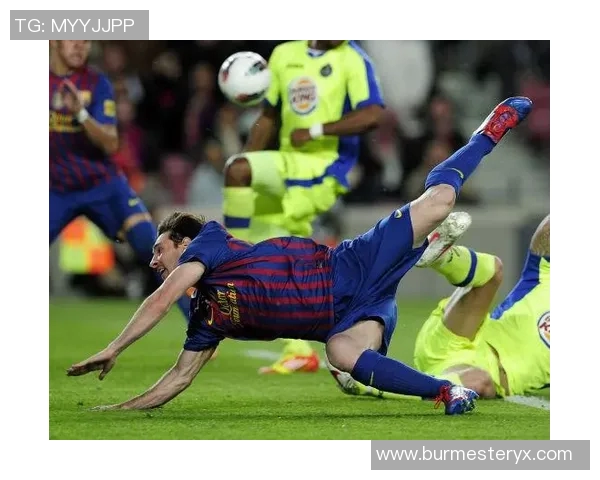 哪位足球明星在比赛中因犯规染黄引发热议与争议分析 哪位足球明星在比赛中因犯规染黄引发热议与争议分析