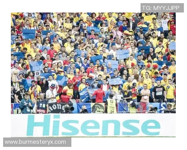 家中悬挂足球明星海报的利与弊探讨 家中悬挂足球明星海报的利与弊探讨