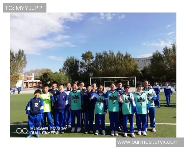 成都足球队灵活性揭秘:如何在赛场上展现卓越战术与团队协作 成都足球队灵活性揭秘:如何在赛场上展现卓越战术与团队协作