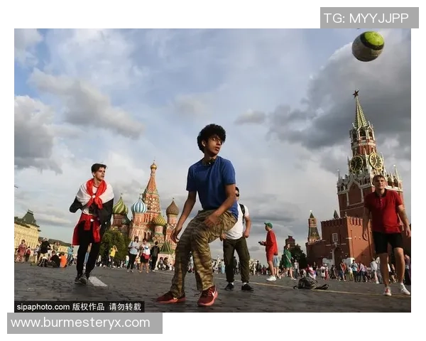 日本足球盛典欢庆时刻球迷齐聚共襄盛举展现团结与激情